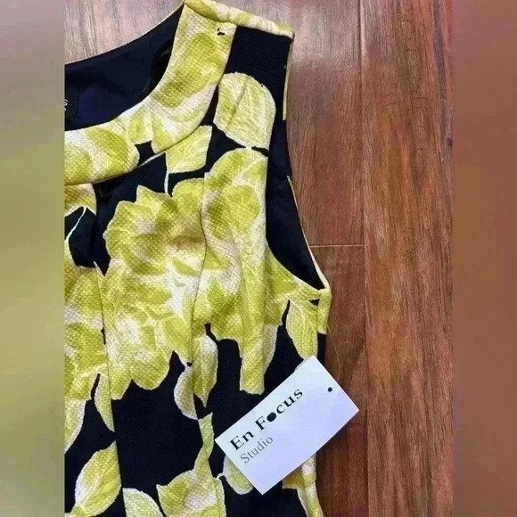 Sleeveless Midi Dress with Multicolored Giant Floral Print Size 6 New With Tag - Picture 4 of 9